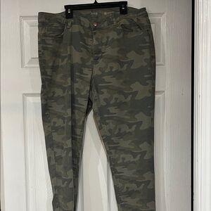 a.n.a Olive Camo Pants